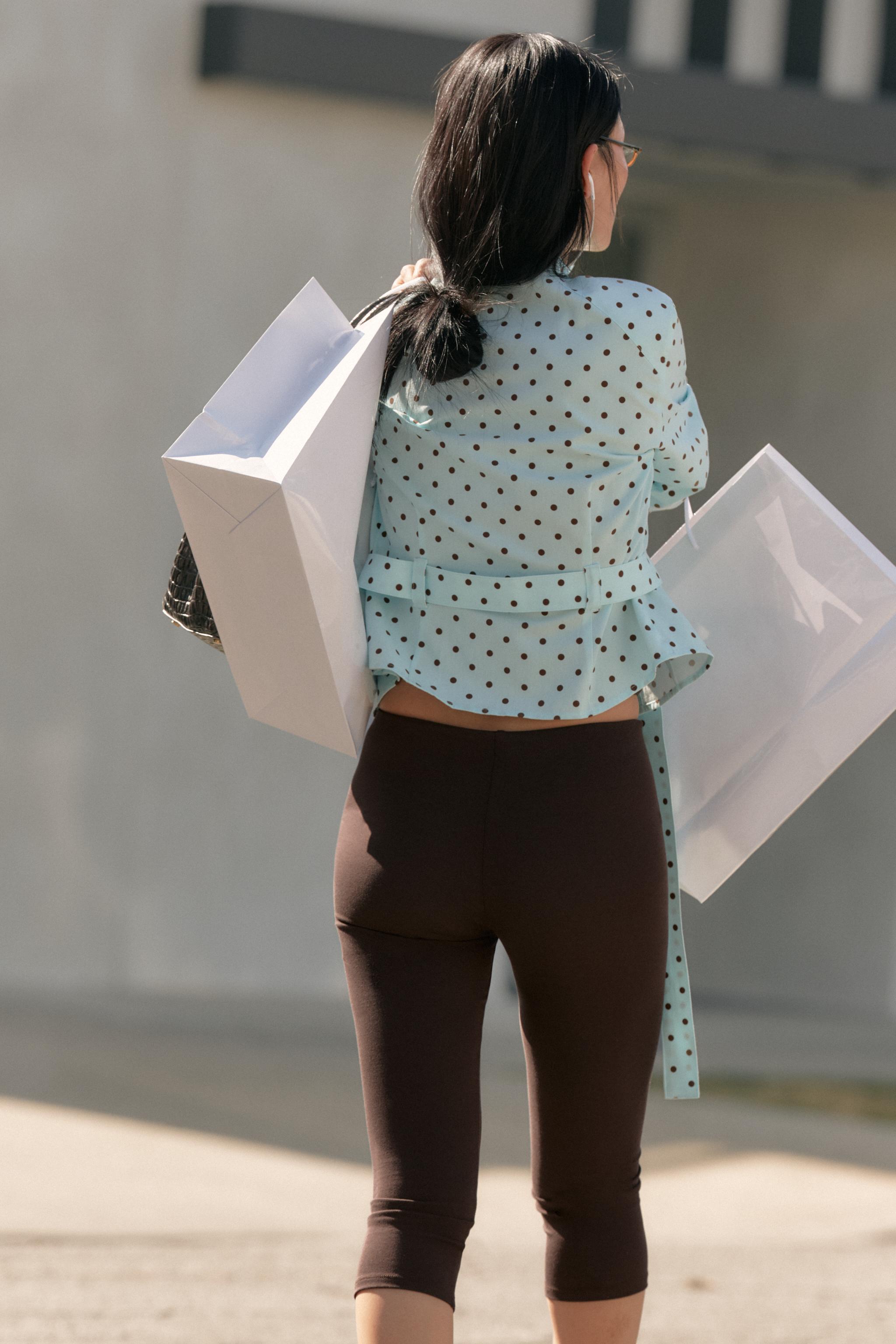 SEAMLESS CAPRI PANTS